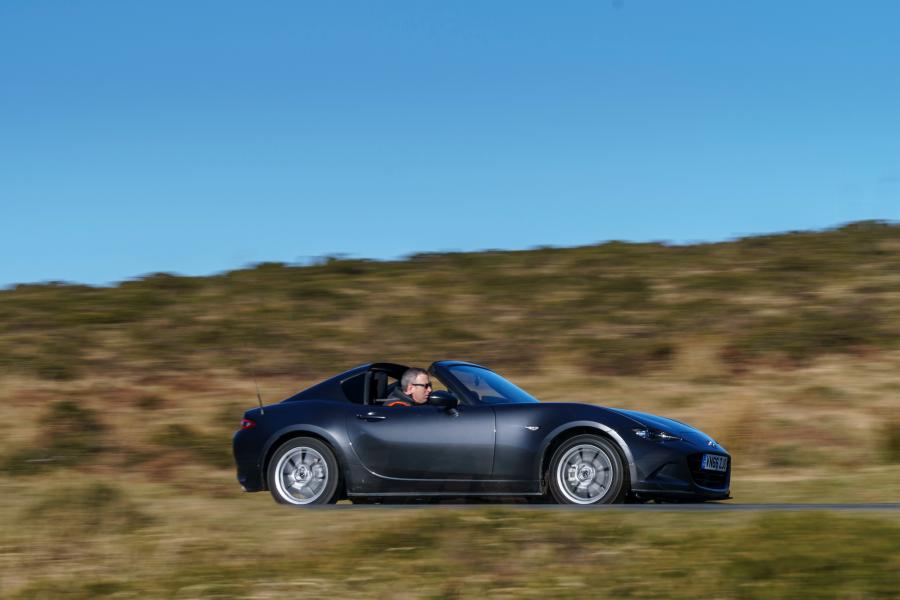  Mazda MX-5 RF 2017 года  (UK) (фото 7 из 40)
